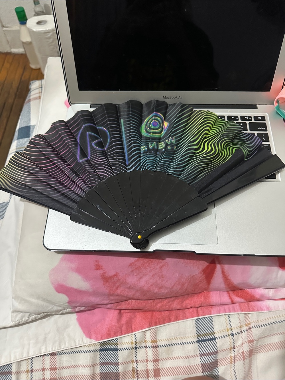 RNBW hand fan